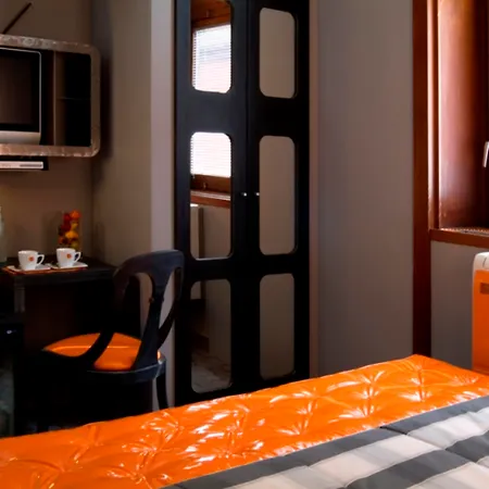 מלון Orange