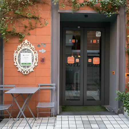 Orange Hotel