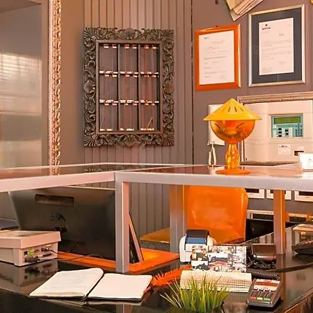 Orange فندق