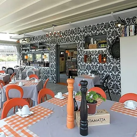 فندق Orange 4*