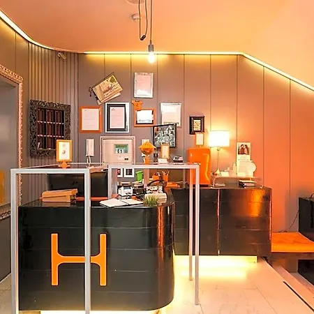 Orange מלון