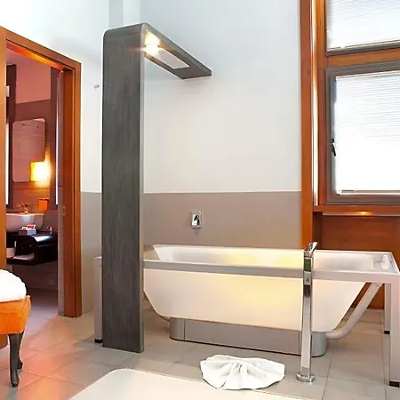 Orange Hotel 4*