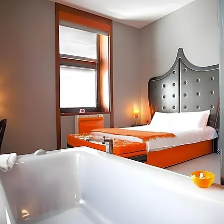 Orange فندق