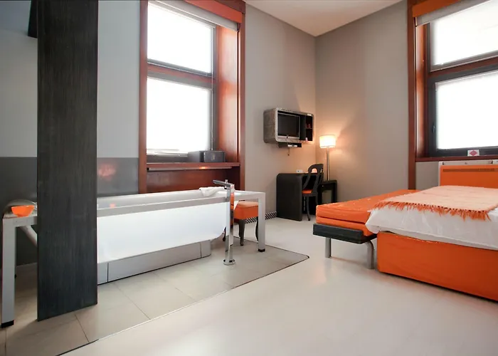 Orange Hotell 4*