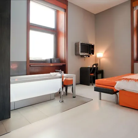 Orange Hotell 4*